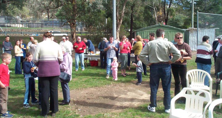 Crowd mingling